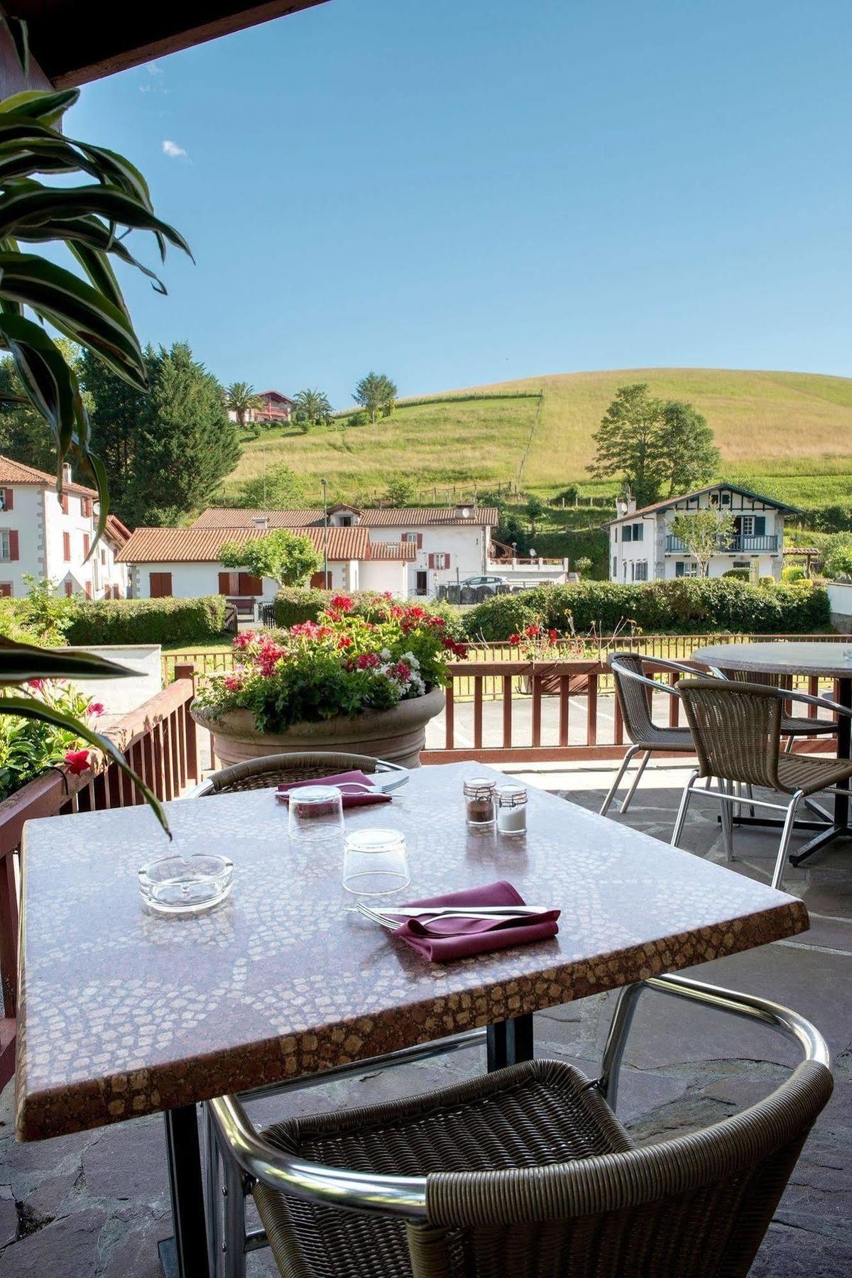 Logis Hotel Ur-Hegian Aïnhoa Εξωτερικό φωτογραφία